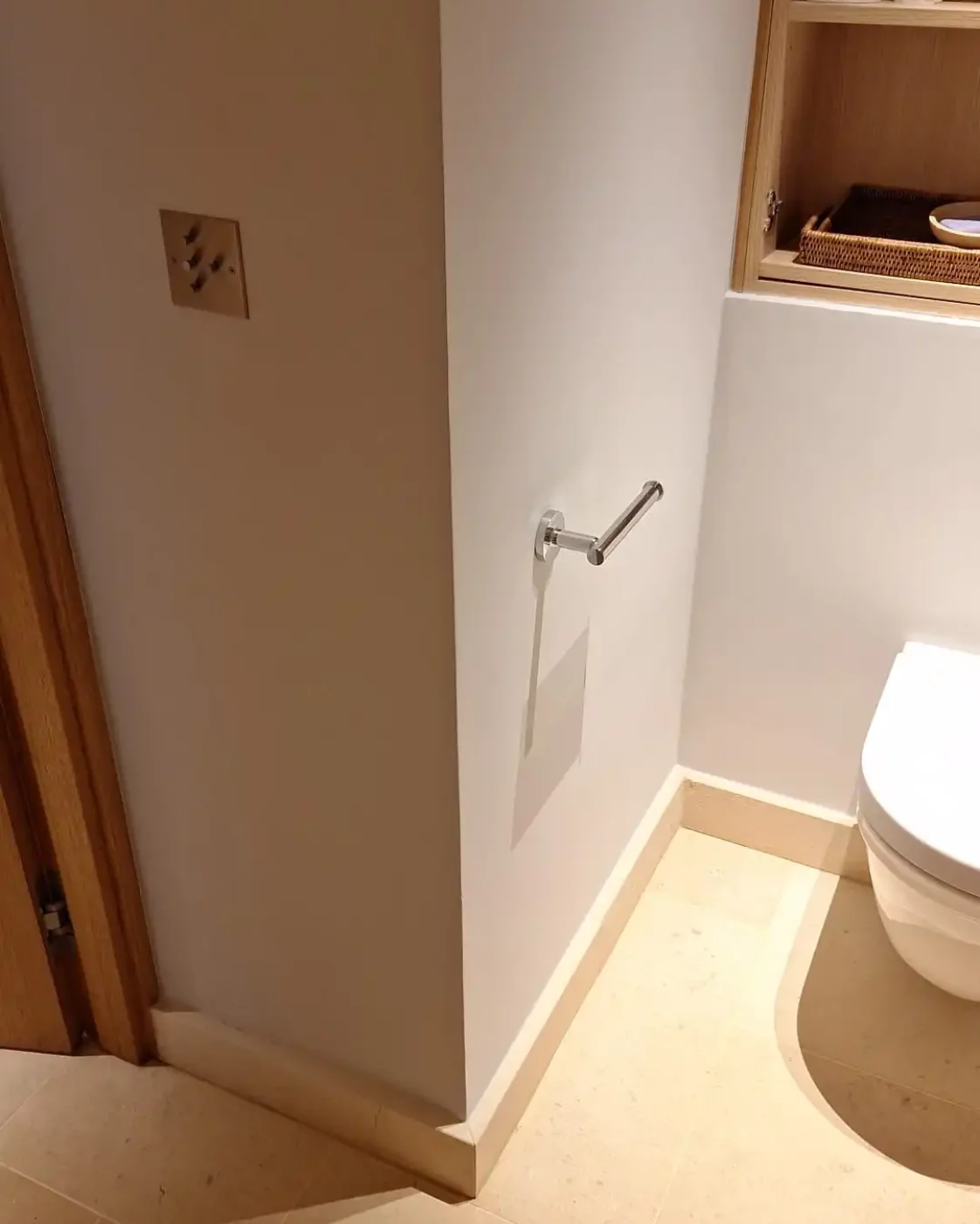 salle de bain contemporaine finition claire