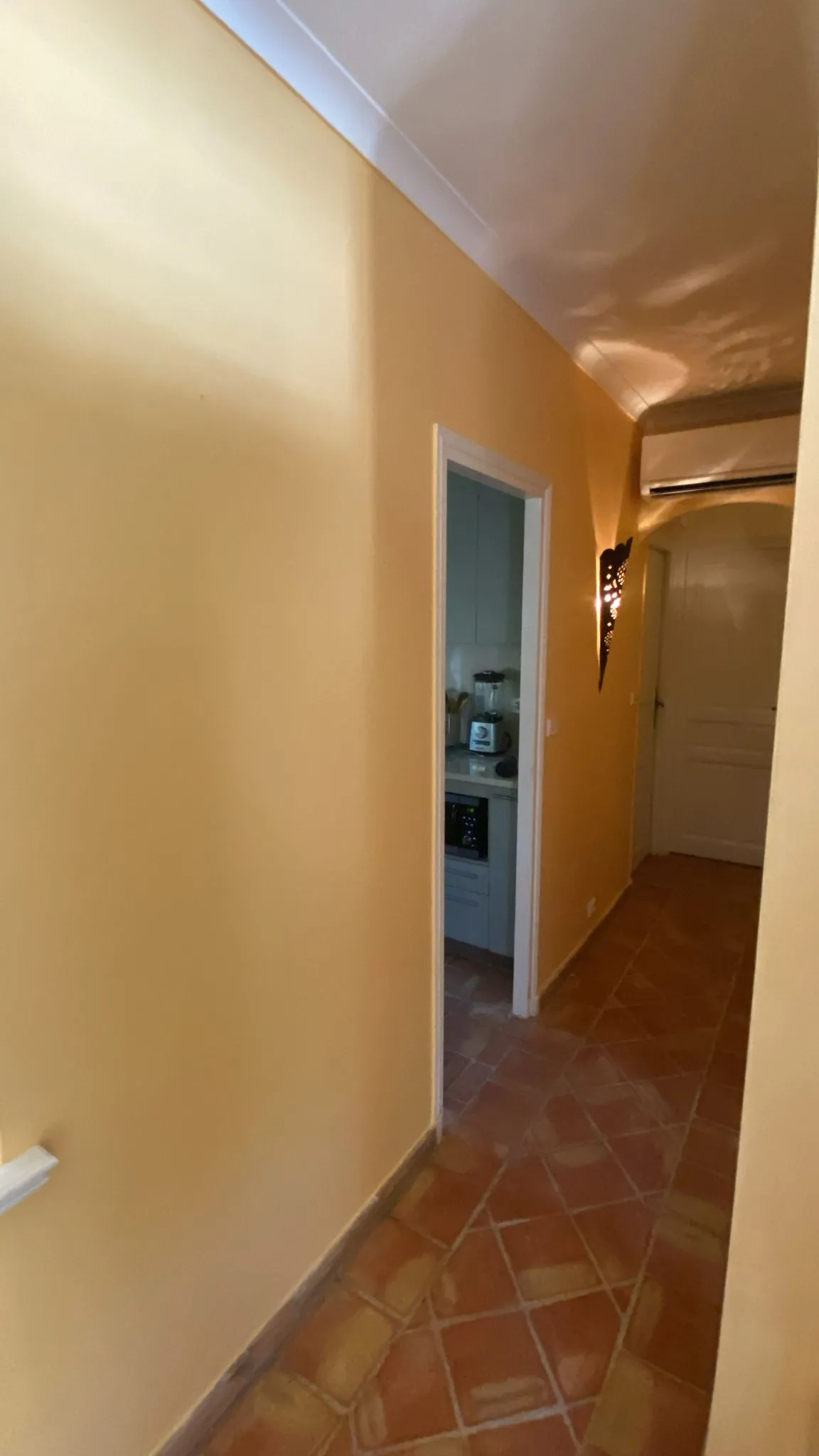 mur decoratif effet feuillage gris