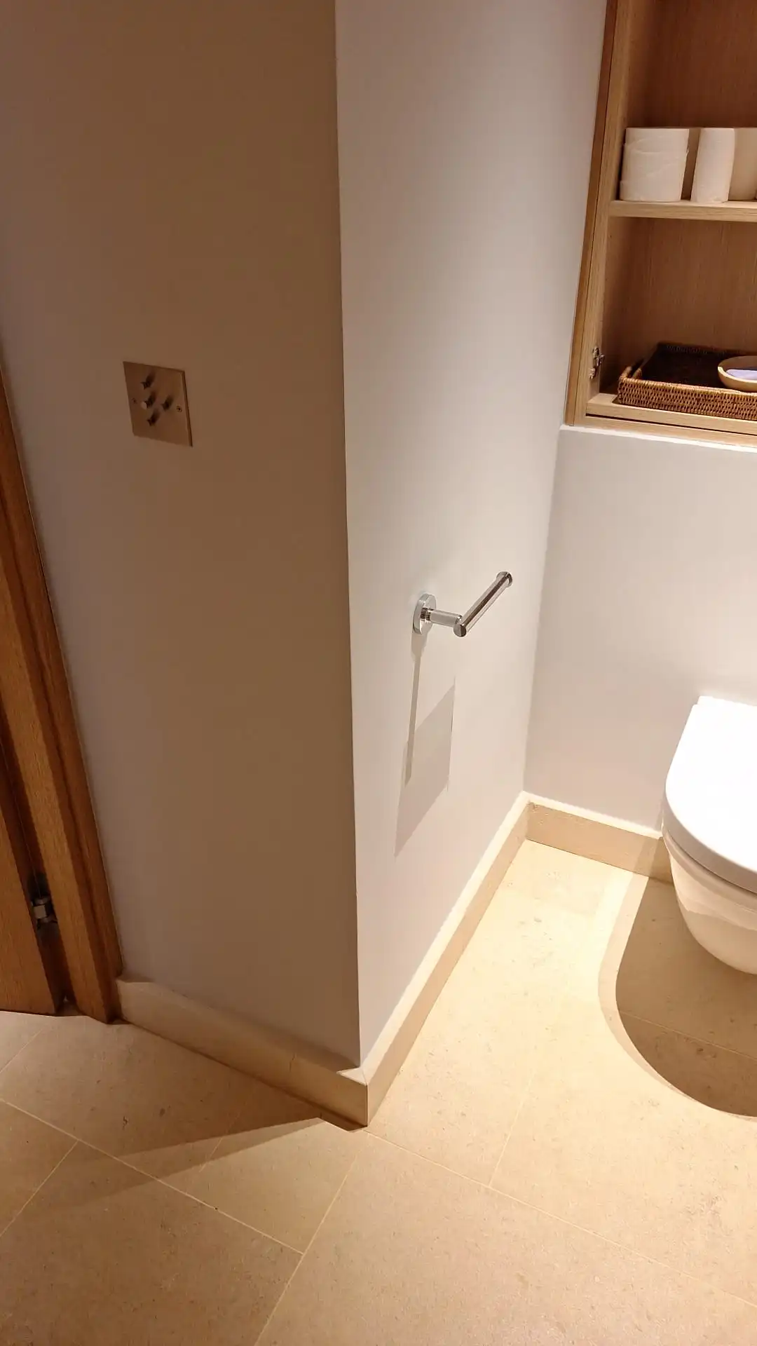 salle de bain contemporaine finition claire